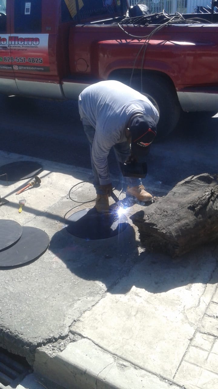 Operativo de colocación de tapas a filtrantes e hidrantes en avenida circunvalación