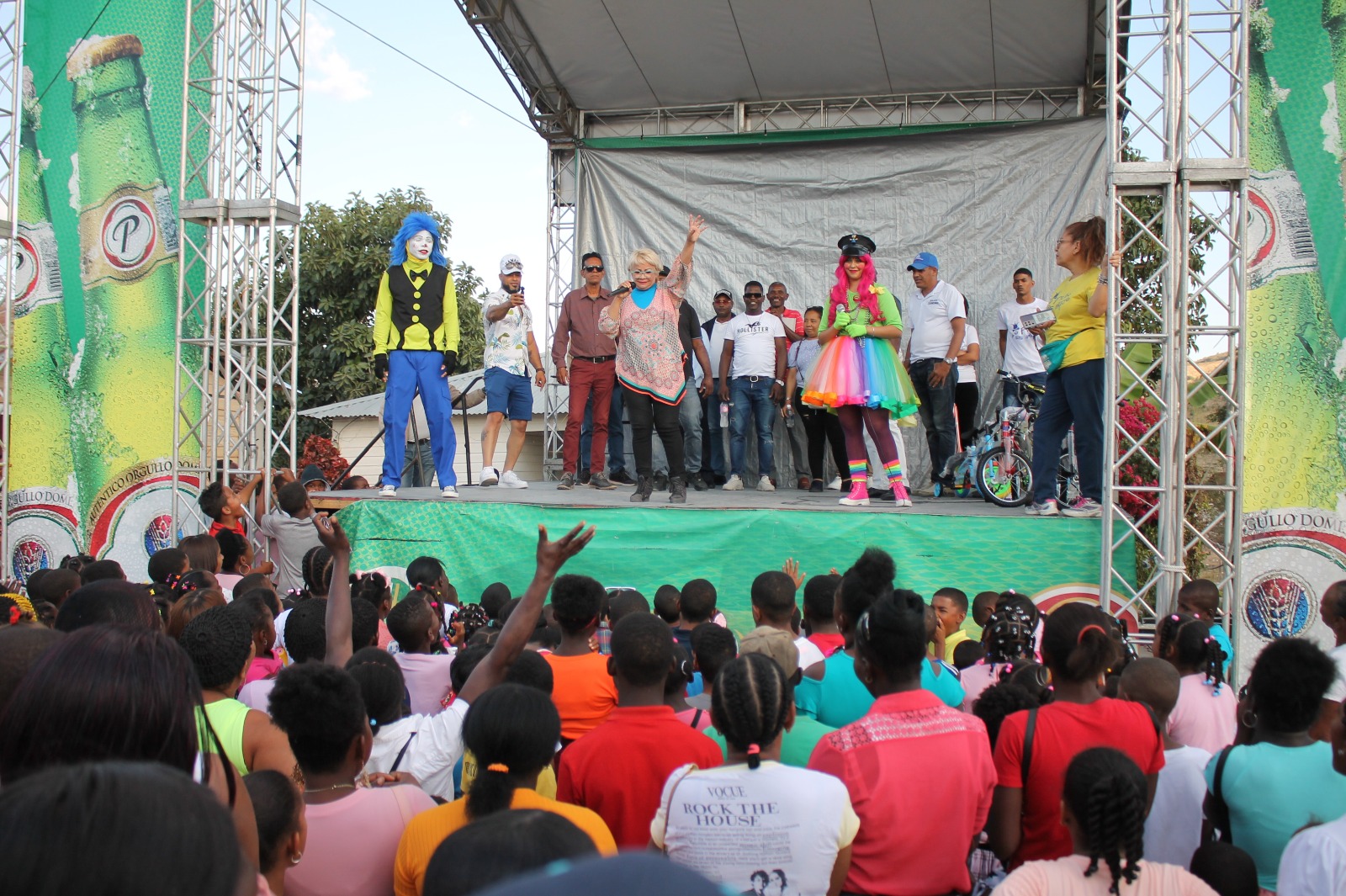 Hanoi Sánchez realiza encuentro infantil «Yo le sirvo a mi pueblo» con niños de Los Vallecito de El Cercado